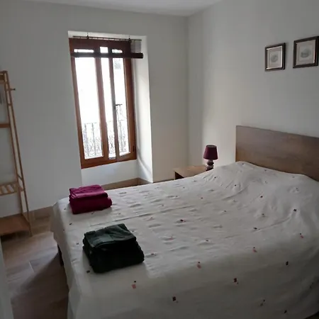 Apartment Centrally Located Two Bedroom