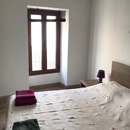 Apartment Centrally Located Two Bedroom *