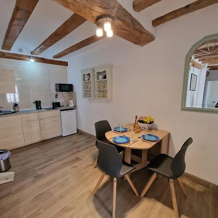 Centrally Located Two Bedroom Apartment *